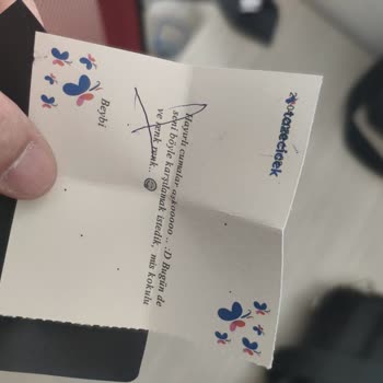 Solmuş Çiçek Ve Özensiz Not Yerleştirme Nedeniyle İade Talebi