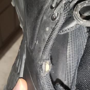 Su Geçirmez Ayakkabının Kısa Sürede Yırtılması Ve Su Geçirmesi