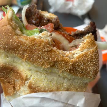 Burger King Şubesinde Bayat Ekmek, Soğuk Et Ve Hijyen Sorunu