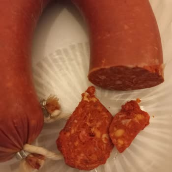 Maret Markalı Sucuğun Kıpkırmızı Rengi Ve Aşırı Yağlılığı Sağlık Endişesi Yaratıyor