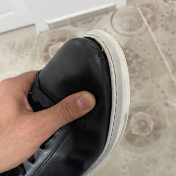 Teşhir Ürün Verilmesi Ve Garantili Ayakkabıda Dikiş Açılması Nedeniyle İade Reddi