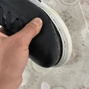 Teşhir Ürün Verilmesi Ve Garantili Ayakkabıda Dikiş Açılması Nedeniyle İade Reddi