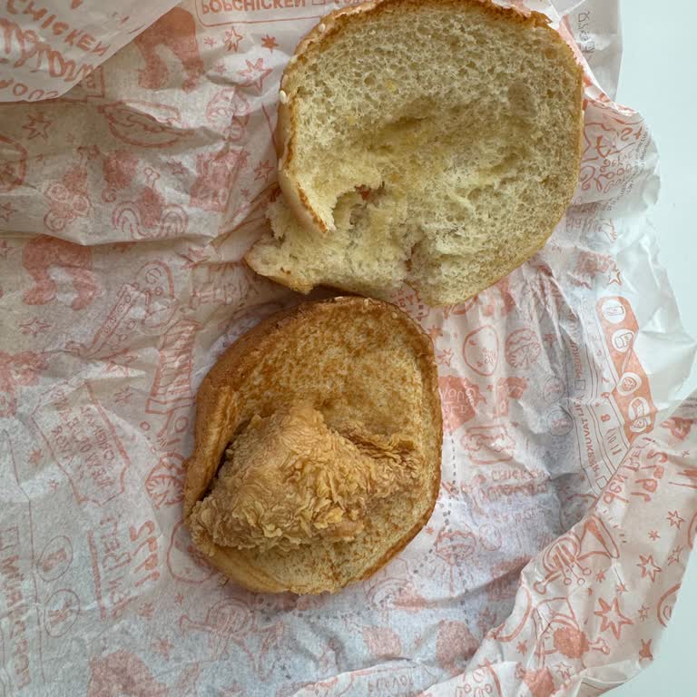 Aşırı Ücretli Çocuk Menüsünde Küçük Tavuk Parçaları Hayal Kırıklığı