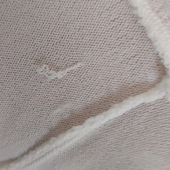 Kalitesiz Triko Tişörtte Tel Kaçığı Ve Dikiş Fazlası