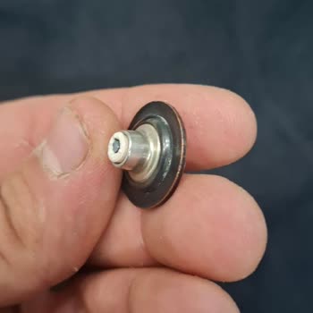 Mavi Pantolon Düğmesi Aniden Kırıldı Ücretsiz Tadilat Veya Değişim Talebi