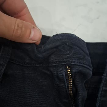 Mavi Pantolon Düğmesi Aniden Kırıldı Ücretsiz Tadilat Veya Değişim Talebi