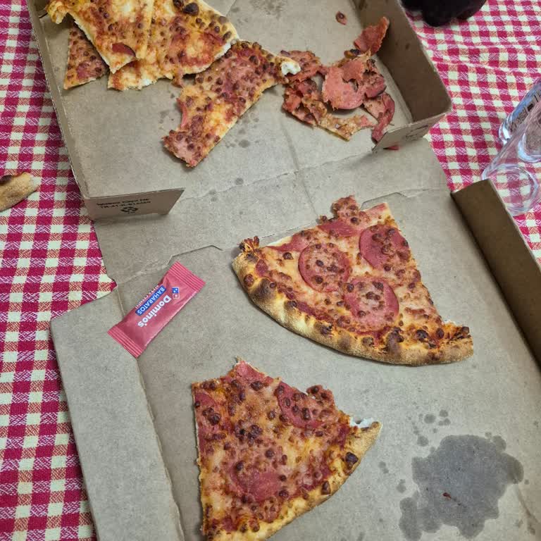 Soğuk Pizza Ve Telefon Yanıtı Yok