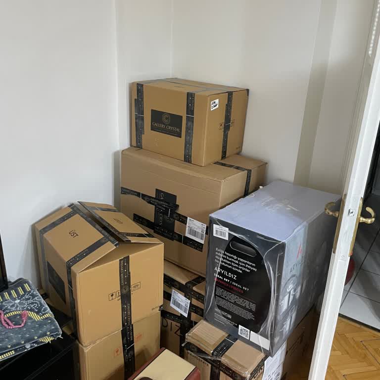 DHL Kargo Personelinin Kaba Davranışı Ve Ağırlıklı Paketlerin Dışarı Bırakılması