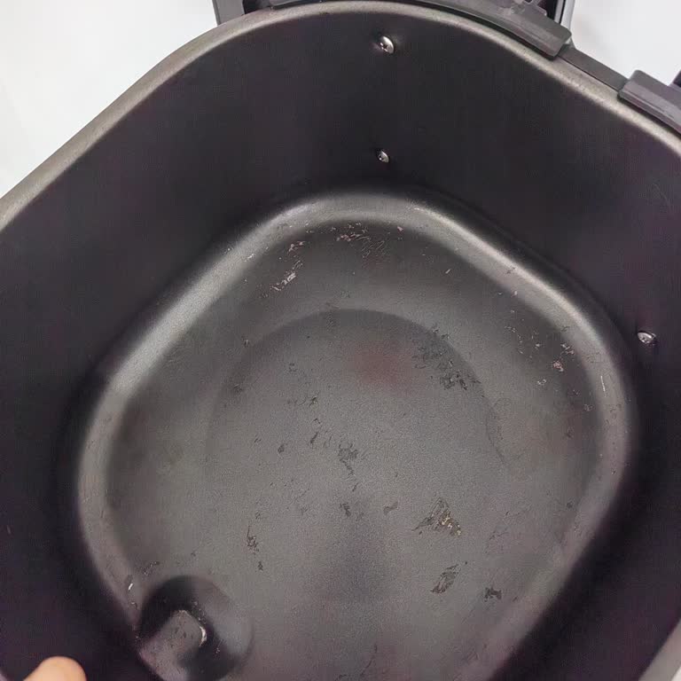 Kumtel Haf 06 Airfryer İç Haznesindeki Aşınma Sağlık Riski Oluşturuyor