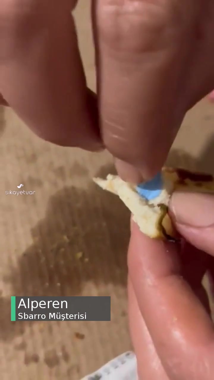 Sbarro Pizzanın İçerisinde Lateks Eldiven Parçası Çıktı videonun kapak resmi