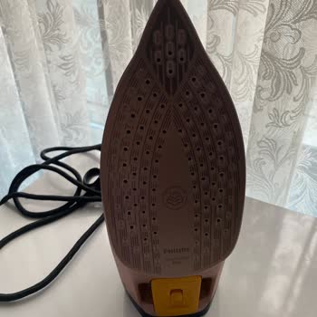 Su Sızıntısı Ve Uzun Kablo Nedeniyle Kırılan Ütü, Çözüm Bekliyor