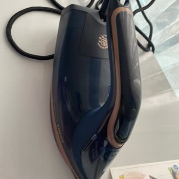 Su Sızıntısı Ve Uzun Kablo Nedeniyle Kırılan Ütü, Çözüm Bekliyor