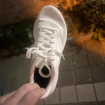 İki Ayda Sararan Ayakkabı İçin Değişim Ve İade Talebi