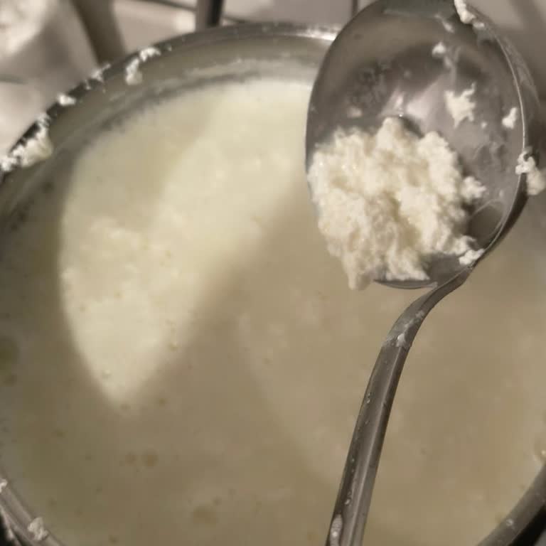 Anpagros Markette Çiğ Süt Ürününün Hızlı Bozulması Ve Değişim Talebi