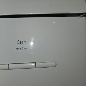 Siemens Bulaşık Makinesinde Ön Kapak Çatlaması Garanti Değişim İsteği