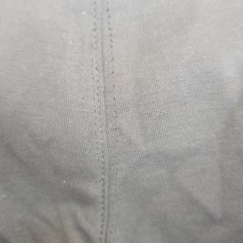 Yanlış Dikişli Ve Yırtık Eşofmanda Cevapsız Tutum