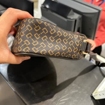 Polo Çantasının Fermuarı Bozuldu, Kargo Ve Paketleme Özensizliği Mağduriyet Yaratıyor