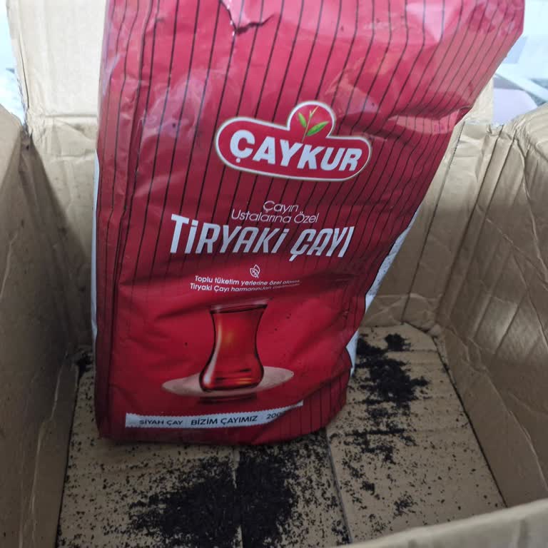 Patlamış Paket Ve Bayat Çekirdek İçin Ücret İadesi Talebi Ve Müşteri Hizmetleri Sorunu