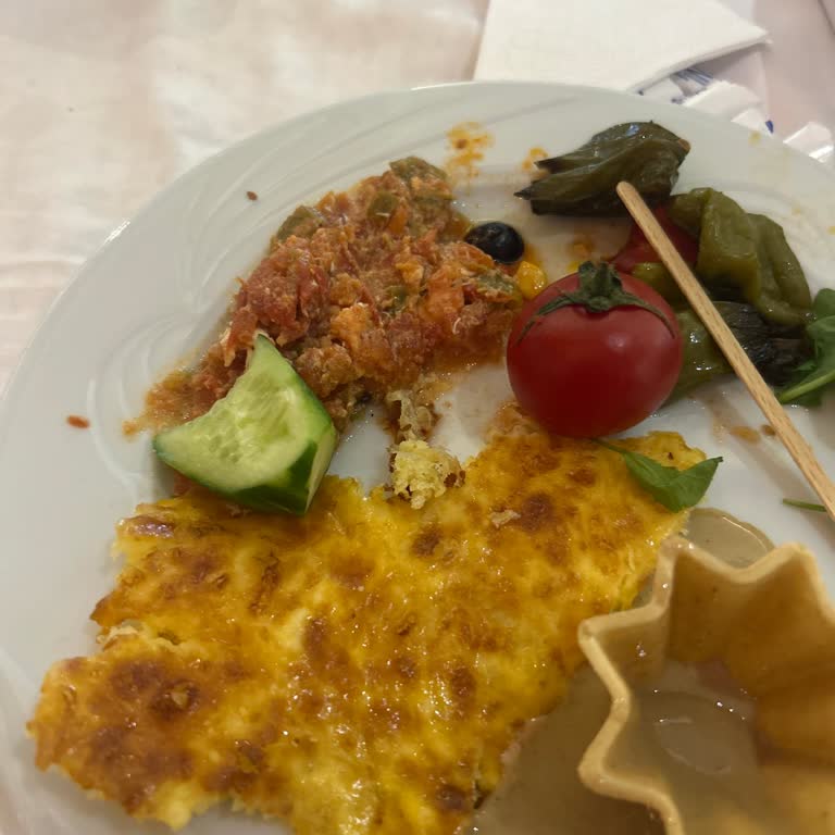 Yüksek Ücretli Beş Yıldızlı Otelde Kalitesiz Yemek Ve Kaba Personel