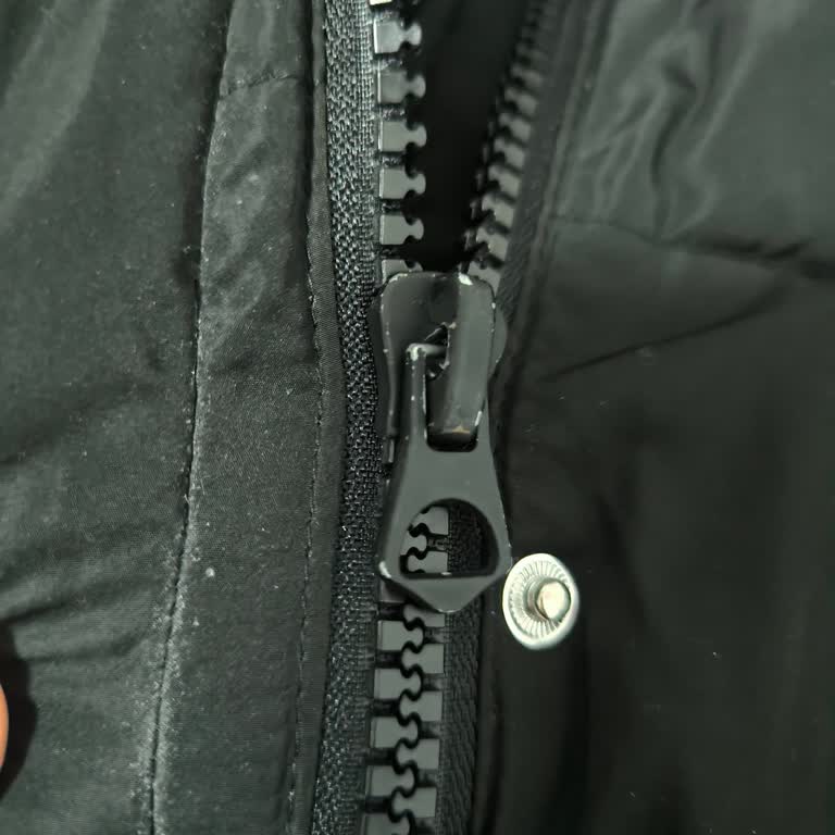 Hijyenik Olmayan, Aşınmış Ve Kötü Kokulu Mont İçin İade Reddi Kabul Edilemez