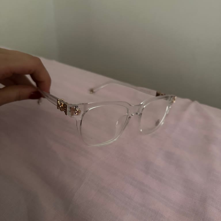 Charmlar Saçları Çektiği İçin Kullanılamaz Şeffaf Gözlük Ve Satıcı İadeyi Reddetti