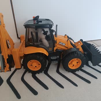 Bruder JCB 5cx Kepçe Oyuncağının Mekanizması Çabuk Bozuluyor, Mağaza İadeyi Reddetti