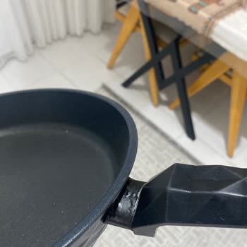 Karaca Züccaciye Granit Tencere Setinde Kulp Boyası Soyulması Ve Yemek Takımında Desen Silinmesi