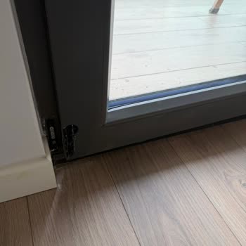 Balkon Kapısı Düşmesi Can Güvenliğini Tehlikeye Atıyor
