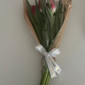 Çiçek Siparişinde Görselden Farklı Ve Solmuş Ürün, İade Sürecinde Oyalayıcı Tavır