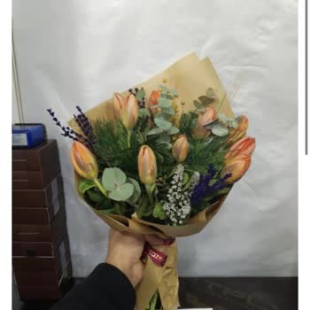 Görseldeki Bukete Uymayan Kalitesiz Çiçek Ve Cevapsız Müşteri Hizmeti