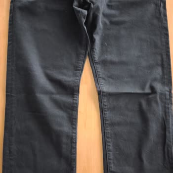 Mavi Markasından İki Pantolonun Renk Atması Ve Bacak Deformasyonu