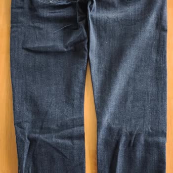 Mavi Markasından İki Pantolonun Renk Atması Ve Bacak Deformasyonu