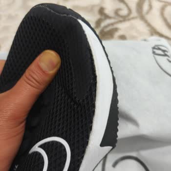 Nike Ayakkabısının Deri Kenarları Üretim Hatası Olarak Reddedildi, Değişim Talebi