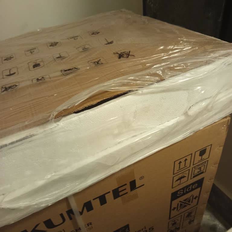 Saygısız Taşıma Görevlisi Ve Zarar Görmüş Ürünler