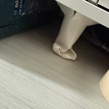 Dayanıksız Plastik Ayaklar Dolabı Çökertti, Çocuk Güvenliği Tehlikede