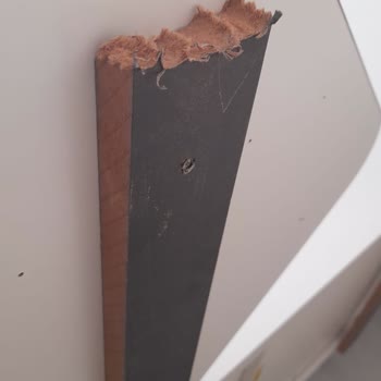 Bellona Bayisinin Konsol Aynasını Süpürge Sapı İle Takması Müşteri Güvenliğini Tehlikeye Atıyor