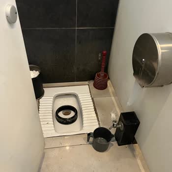 Antalya Otogar Tuvaletlerinde Yüksek Ücret Ve Kötü Hijyen