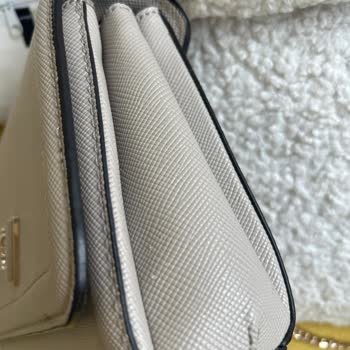 Guess Kadın Çapraz Çantadaki Soyulma Sorunu Ve Değişim Talebi