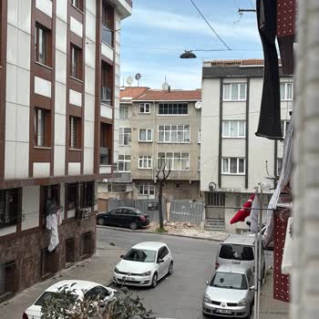 Komşunun Halı Silkeleme Ve Kirletme Alışkanlığına Karşı Acil Müdahale Talebi