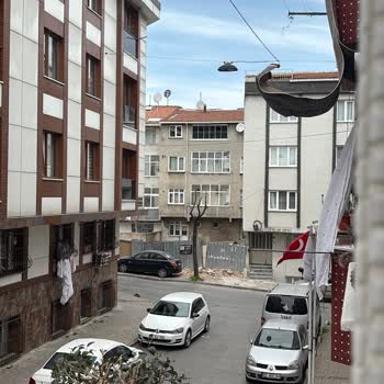 Komşunun Halı Silkeleme Ve Kirletme Alışkanlığına Karşı Acil Müdahale Talebi