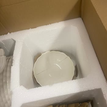 Kırık Yemek Takımı Ve Yetersiz Müşteri Desteği