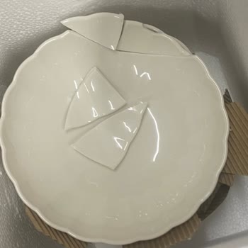 Kırık Yemek Takımı Ve Yetersiz Müşteri Desteği