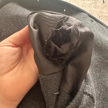 Mango Yün Kaşe Montun İç Astarları Aylar İçinde Yırtıldı