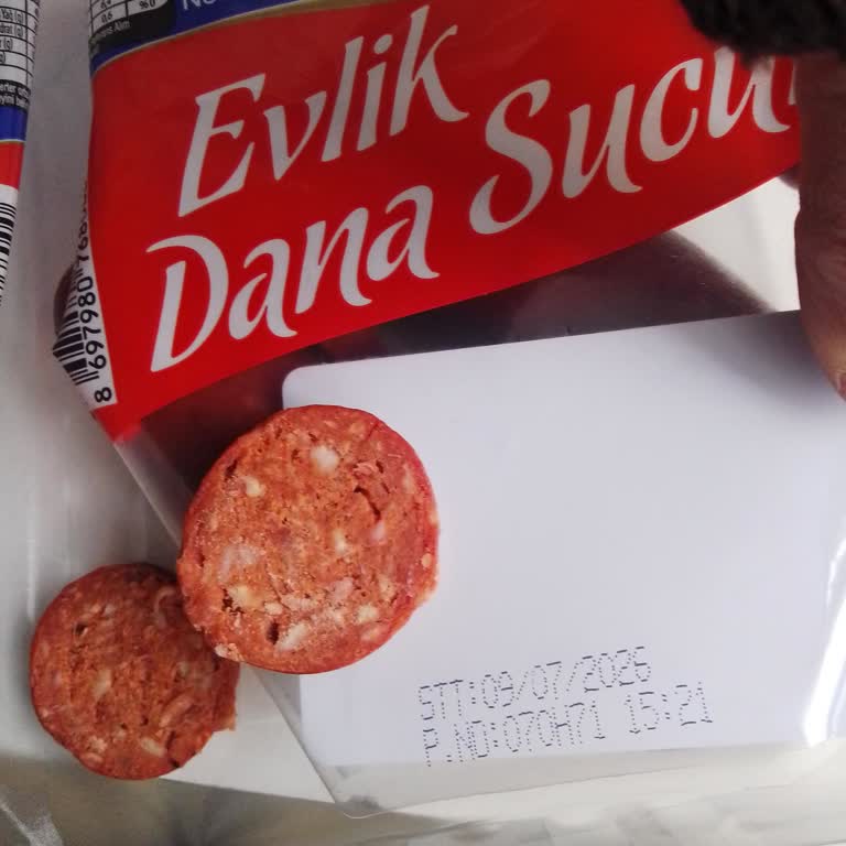 Cumhuriyet Evlik Sucukta 450 TL'lik Yağsız Ve Beyaz Parçalı Kalitesiz Ürün