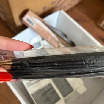 Kolonya Ve Aseton Sızmasıyla Siparişteki Ürünler Islanıp Kullanılamaz Hale Geldi