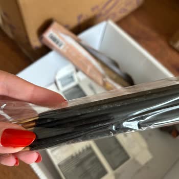 Kolonya Ve Aseton Sızmasıyla Siparişteki Ürünler Islanıp Kullanılamaz Hale Geldi