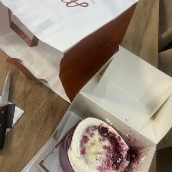 Teslim Edilen Pastanın Üstü Eksik Ve Zarar Görmüş, İade Talebi