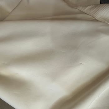 Oysho Giyim Kullanılmış ve Kusurlu Ceket Gönderimi: Kalite Kontrol Eksikliği ve Hızlı İade Talebi