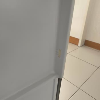 Garanti Kapsamındaki Kırılan Buzdolabı Kapak Rafı İçin Ücretsiz Değişim Talebi