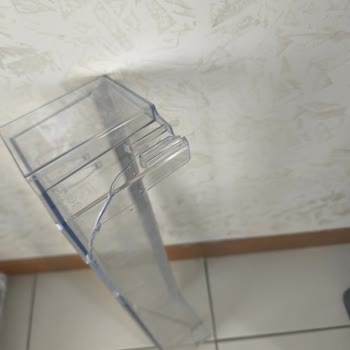 Garanti Kapsamındaki Kırılan Buzdolabı Kapak Rafı İçin Ücretsiz Değişim Talebi